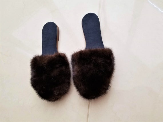 Slippers with mink fur