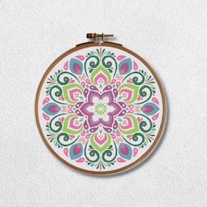 Mandala Modèle de point de croix Mandala. Mandala à fleurs avec motif au point de croix. Téléchargement immédiat en pdf.