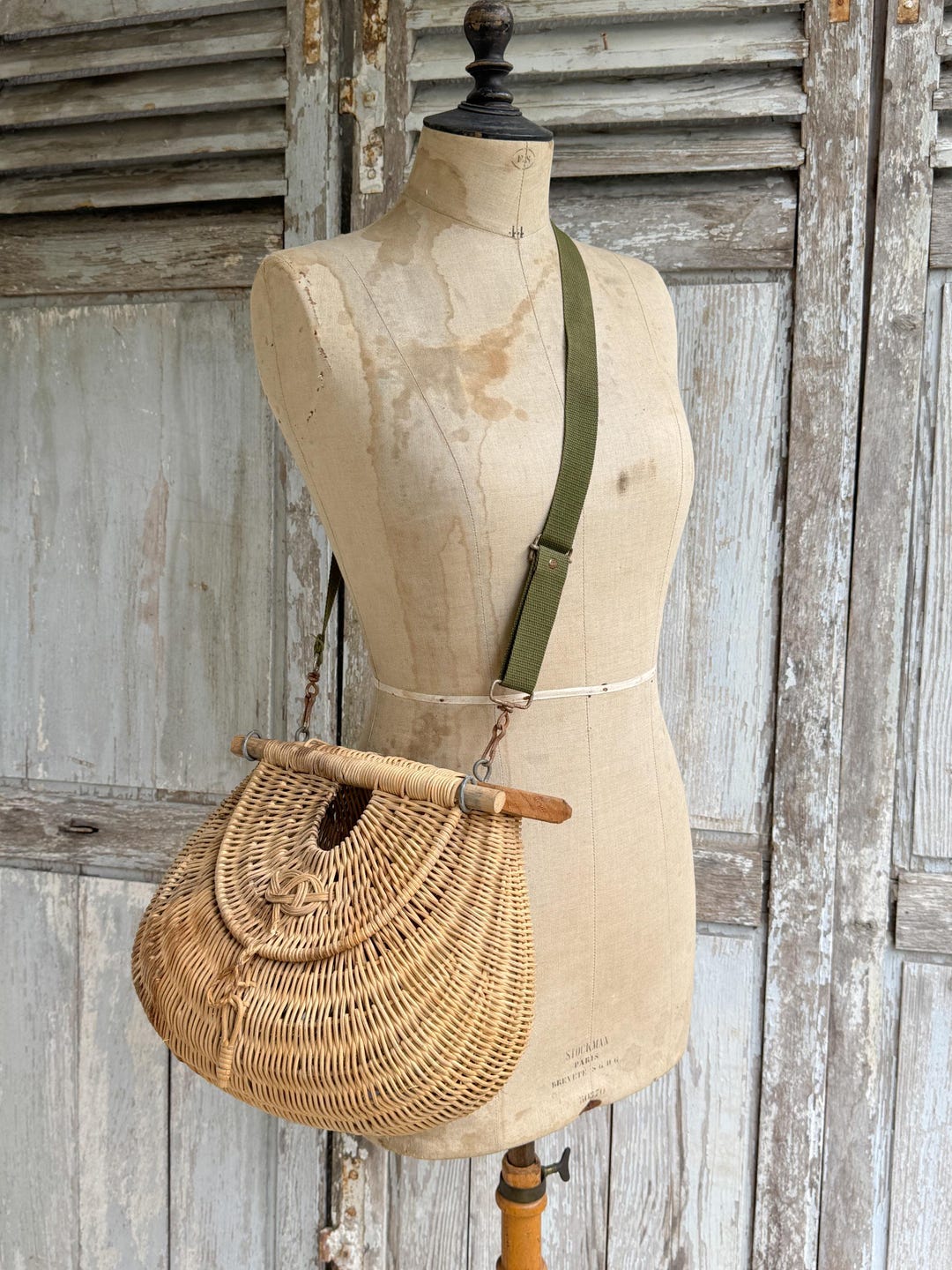 Jardinière ancienne en fer forgé avec panier en osier | Décoration intérieure et accessoires