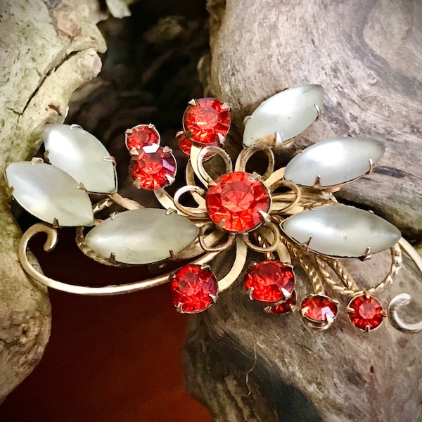 Brooch Frosted Marquise Navette Rhinestone Rhinestones Glass Stones Red Orange Gold Tone Pin Gorgeous Vintage Fashion Style Glam Jewelry