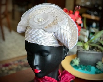 Ivory & Gold Church Lady Sunday Hat Woven Straw Raffia Flower Accent Unique  Vintage 1960s Easter Mother's Day Derby Wedding Women's Formal