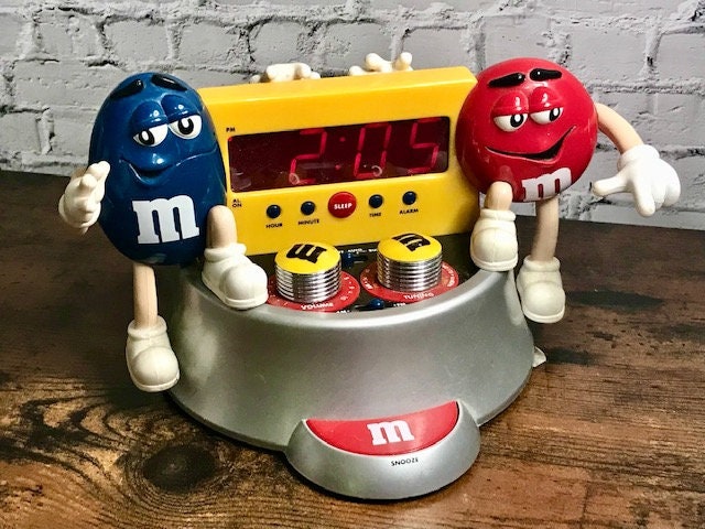 M&ms Digital Clock AM/FM Radio Blue Red Yellow Tested Working