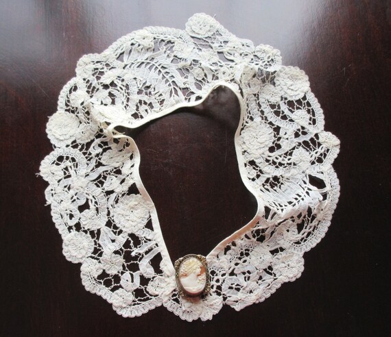 Antique Victorian Hand Made Fine Honiton Lace Col… - image 2