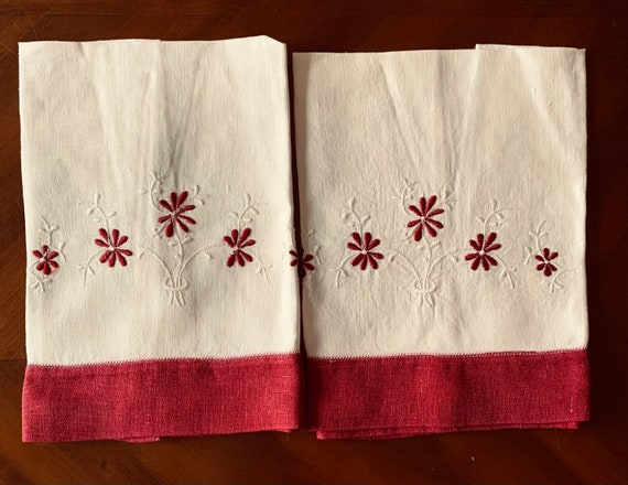 Pair of Guest Towels, Burgundy and Cream Colored Vintage Hand Towels,  Embroidered Guest Towels 