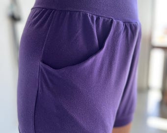 ヨガポケットショーツ - アイアンガースタイル ポケット付き - ディープパープル