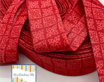 Flocons de neige rouges en tissus Moda ~ Pli pour ruban de 30 mm de large ~ Pli pour reliure en biais fait main 100 % coton ~ Biais de courtepointière