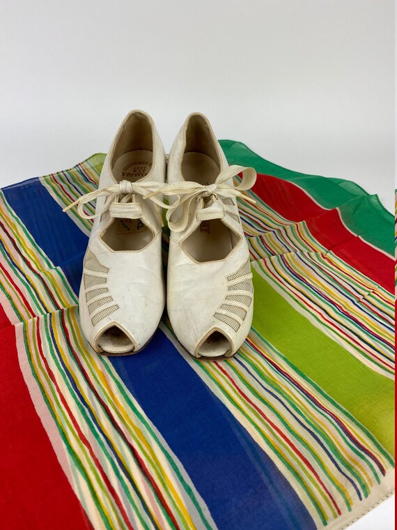 1930s White Open Toe Leather Shoes With Front Tie