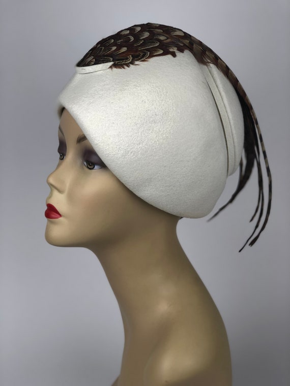 1950S White Felt Hat With Pheasant Feathers Design