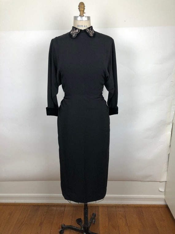 1940s Black Crepe Raglan Sleeve Belted Dress with… - image 1