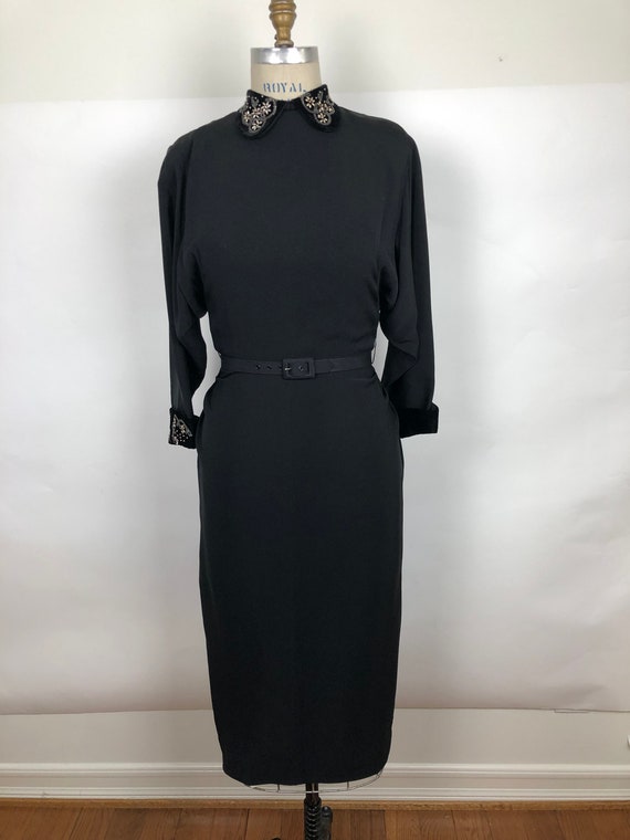 1940s Black Crepe Raglan Sleeve Belted Dress with… - image 7