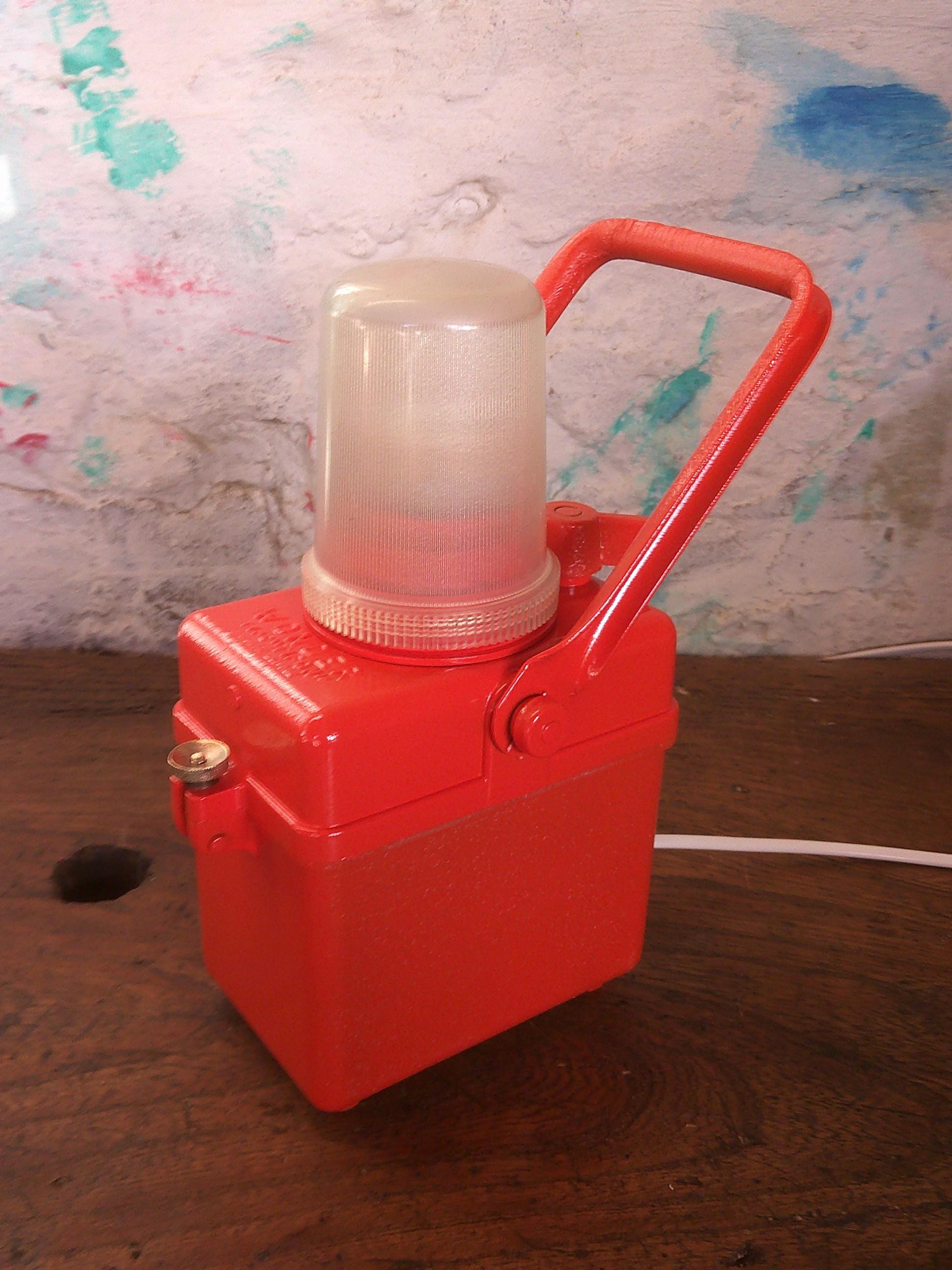 Ancienne Lampe De Poche Wonder Bearn En Tôle Rouge - Vintage Testée Fonctionne