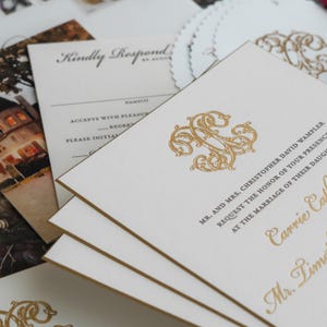 Invitaciones de boda impresas con tipografía Monograma dorado Borde biselado de lujo Papelería con tinta metálica Folleto de boda Tarjetas RSVP Invitaciones formales