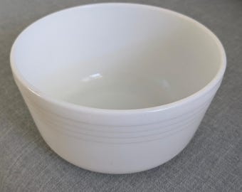 ハミルトンビーチ スカラップ/リブ付きミルクガラス製スタンドミキサーボウル ラージ 9インチ ヴィンテージ