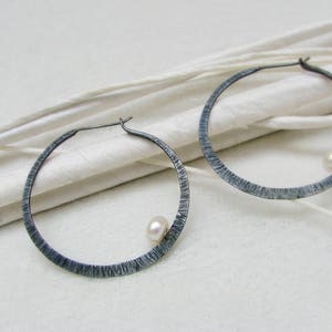 LaLune big Silver Hoops with pearl, 3 finishes: black, rhodium plating or 18 karat gold plating Black