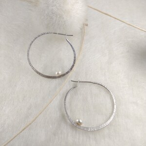 LaLune big Silver Hoops with pearl, 3 finishes: black, rhodium plating or 18 karat gold plating Silver