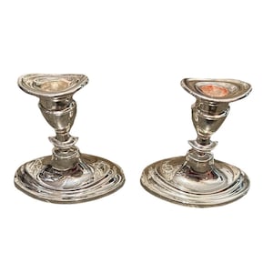 Par silverpläterade ljusstakar på zink tillverkade i England vintage