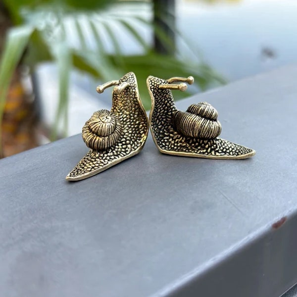Mini Brass Snails Animal Ornaments, Cute brass Ornament,Small Metal Art Desk Accessories Garden Decor Gift for Her