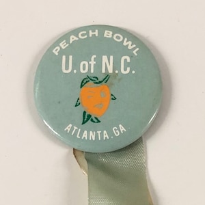 Vintage 1976 UNC Peach Bowl Pinback Button with pin