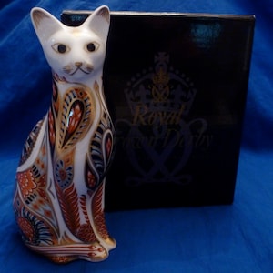 Royal Crown Derby SIAMESE CAT Imari Paperweight Gold Stopper Boxed Condition Like-New 22ct Gold Collectable Animal China Figure Figurine LX