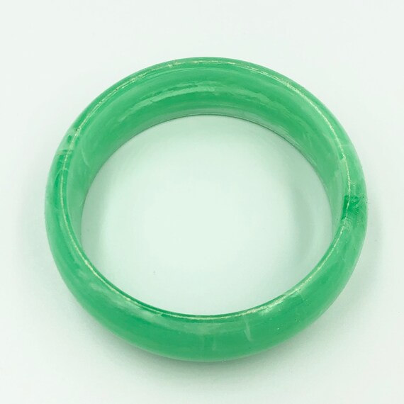 1960’s Green Marbled Lucite Bangle Bracelet - image 3