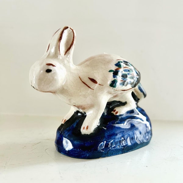 Ceramic vintage, bunny rabbit. Figural rabbit pottery.