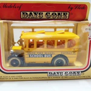 Lledo DG10 Union Free School District 1935 Dennis Coach School Bus Made in England 1984
