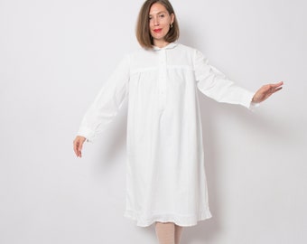 Vintage White Cotton Nightgown Edwardian Victorian Nightgown Sleep Dress Lace details Medium Size Gift