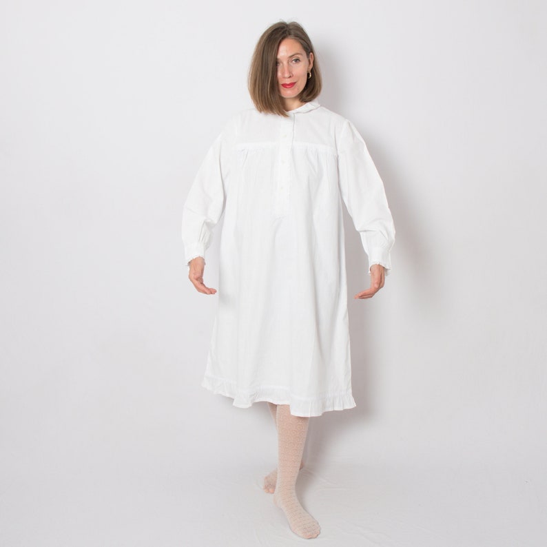 Vintage White Cotton Nightgown Edwardian Victorian Nightgown Sleep Dress Lace details Medium Size Gift image 3