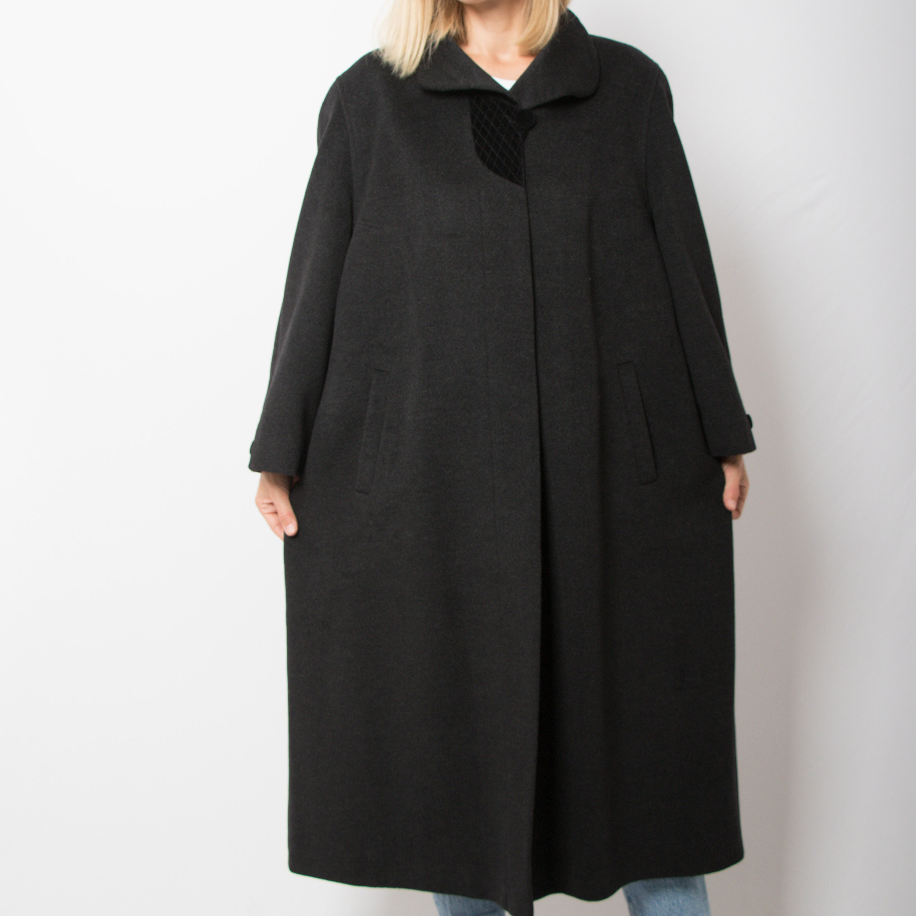 Coat with velvet collar deals