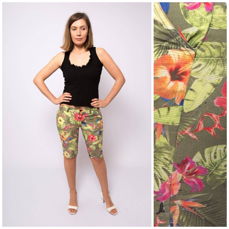 GUESS 90s Floral Skinny Shorts Petite Bottoms Vintage Hawaii Theme Holidays Resort Travel Yacht Shorts W 30 Small Semi