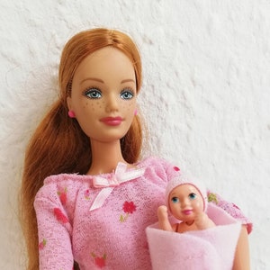 Happy family online pregnant barbie