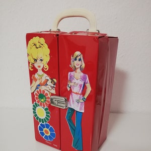 Theia Spielwaren original Vintage 70er Puppen tragbarer Koffer Schrank Kofferschrank Kleiderschrank Puppenschrank Puppenkoffer klappbar Rot
