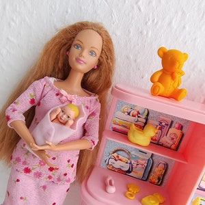 Happy Family Midge Barbie Pregnant WITHOUT Belly Mattel 2002 with Baby Changing Table and Accessories Vintage