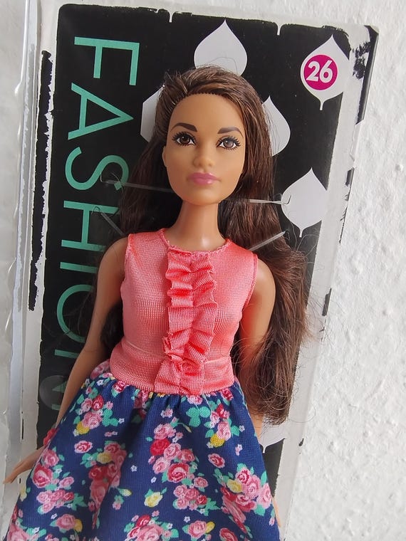 barbie fashionistas dresses Barbie w/ Pastel Pink Hair Wearing Strapless Rose Dress