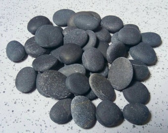 Lot de 20 galets de galets méditerranéens plats ovales ronds noirs gris foncé anthracite
