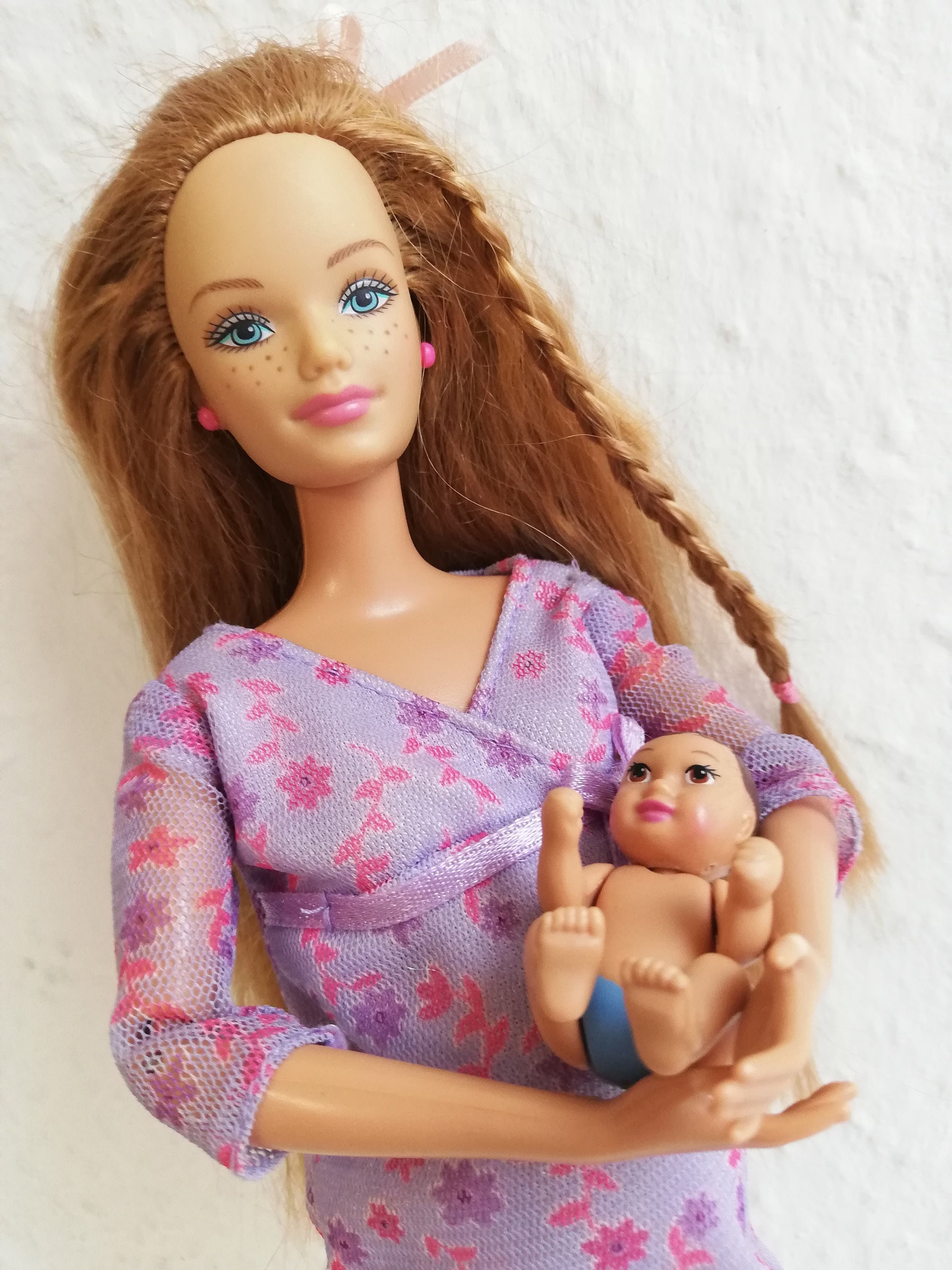 Barbie Midge grávida com bebê