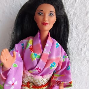 Japanese Barbie doll from Dolls of the World Japan from 1995 Collector Edition Vintage