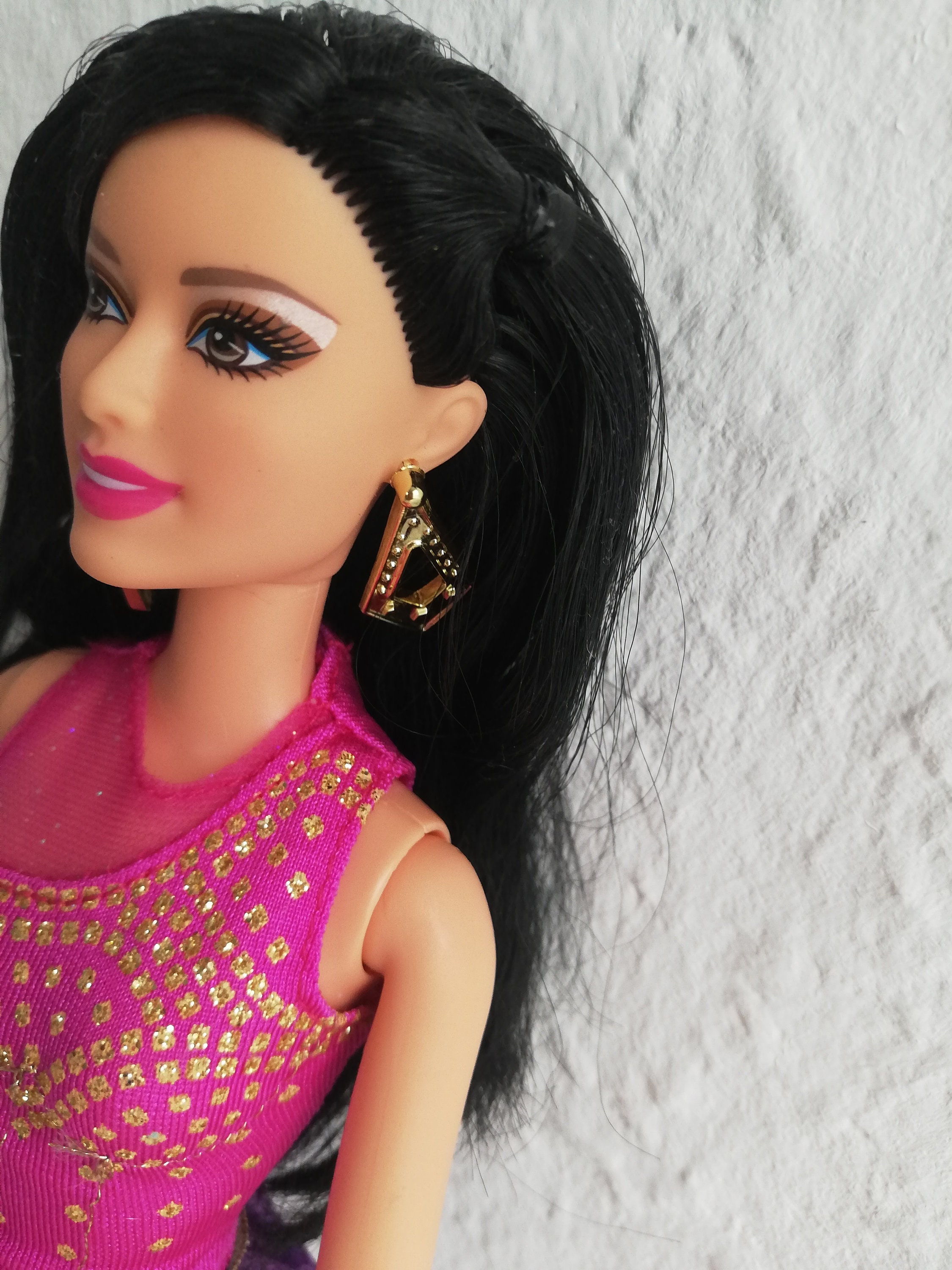Barbie life in outlet the dreamhouse raquelle doll