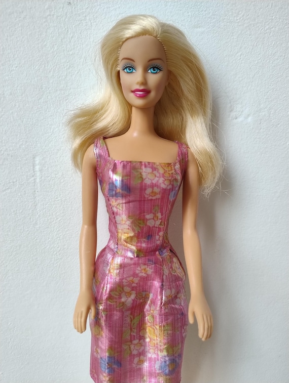 green emerald velvet dress Barbie Fashion Model Collection, Blush & Gold Cocktail Dress : Mattel:  Amazon.in: Toys & Games main image 1