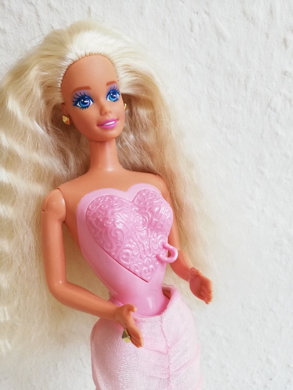 Barbie 2025 corazon sorpresa