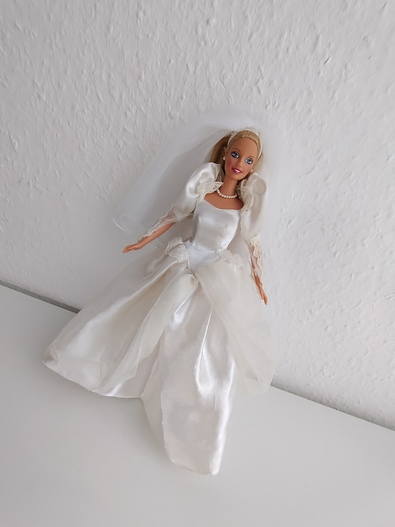 Blushing Bride Barbie Doll 1999 Special Edition Wedding
