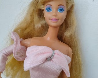 BARBIE ENCEINTE AVEC SON VENTRE BEBE et accessoires