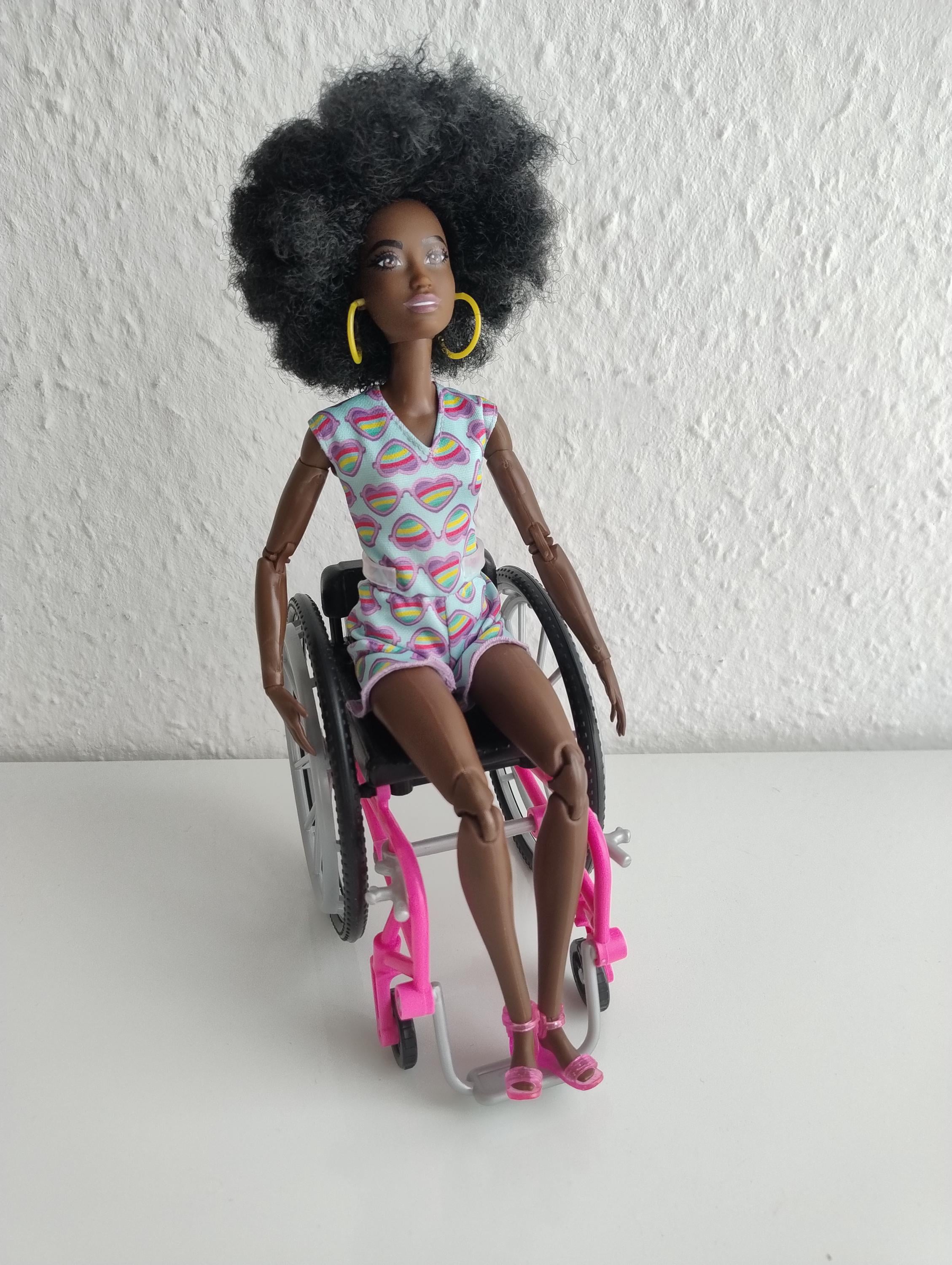 Acheter Barbie Fashionista Blonde avec fauteuil roulant Mattel HJT13