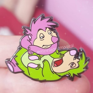 Erizos Alicia en el País de las Maravillas pin de fantasía de esmalte duro - Disney Pink and Green Chubby Sleepy Hedgehog - Juego de croquet Reina de Corazones - 40mm