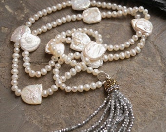 Collier de perles longue nouée avec pompon de perles en argent 925