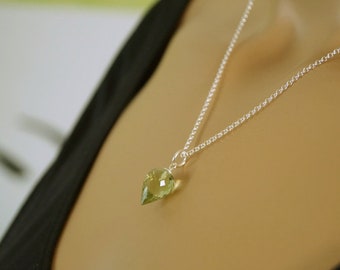 Silver necklace with pendant quartz drops green 925 silver