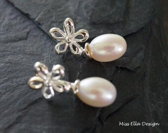 Boucle d’oreille clou perle fleur en argent 925