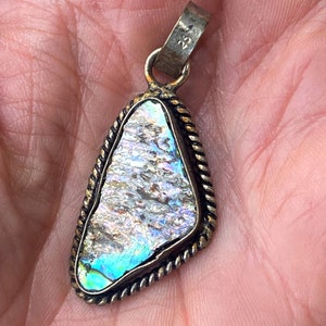 Vintage Abalone Shell Arrowhead Pendant, Native American-Inspired Necklace, Unique 6g Abalone Fragment Jewelry