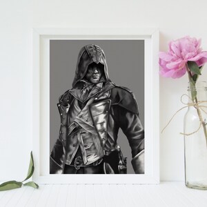 Peut inclure: Impression en noir et blanc encadrée d'une figure en veste à capuche et gilet. L'œuvre est dans un cadre blanc, avec une pivoine rose dans une bouteille en verre à droite.