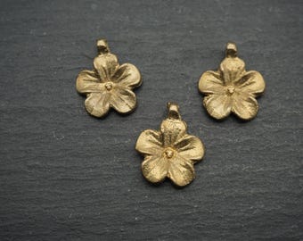 Brass pendant 19 x 23 mm flower – for macrame & jewelry making *2910